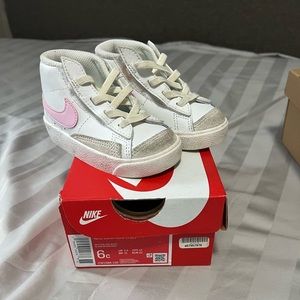 Nike dunk low toddler girl size 6